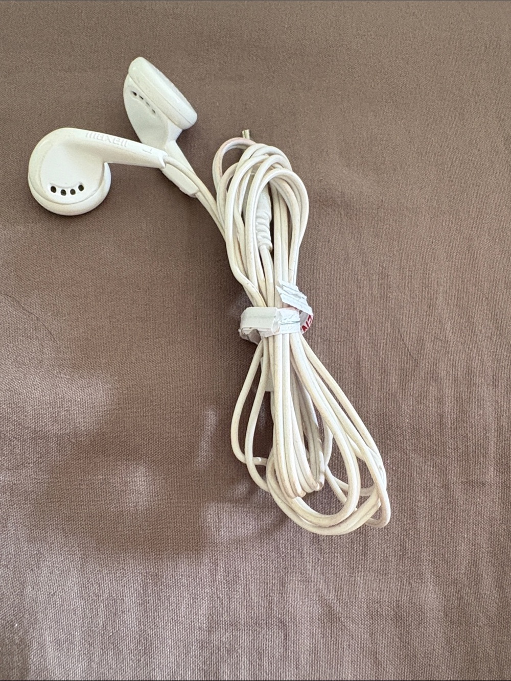 🌟 MAXWELL: White Wired Earbud Earphones